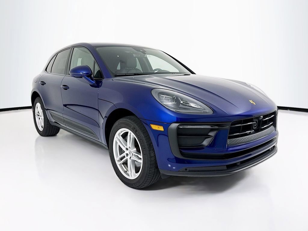 Certified 2024 Porsche Macan image 7
