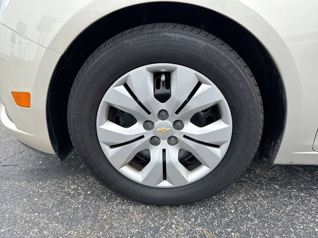 Used 2013 Chevrolet Cruze LS FWD image 10