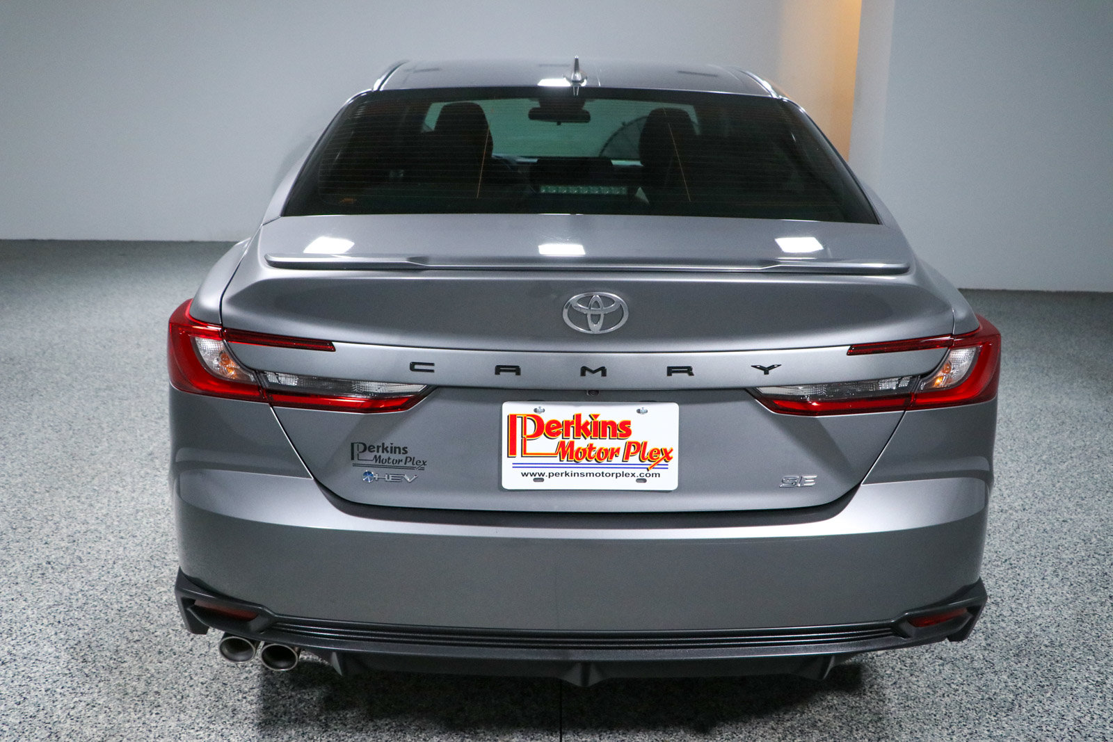 Used 2025 Toyota Camry SE FWD image 8