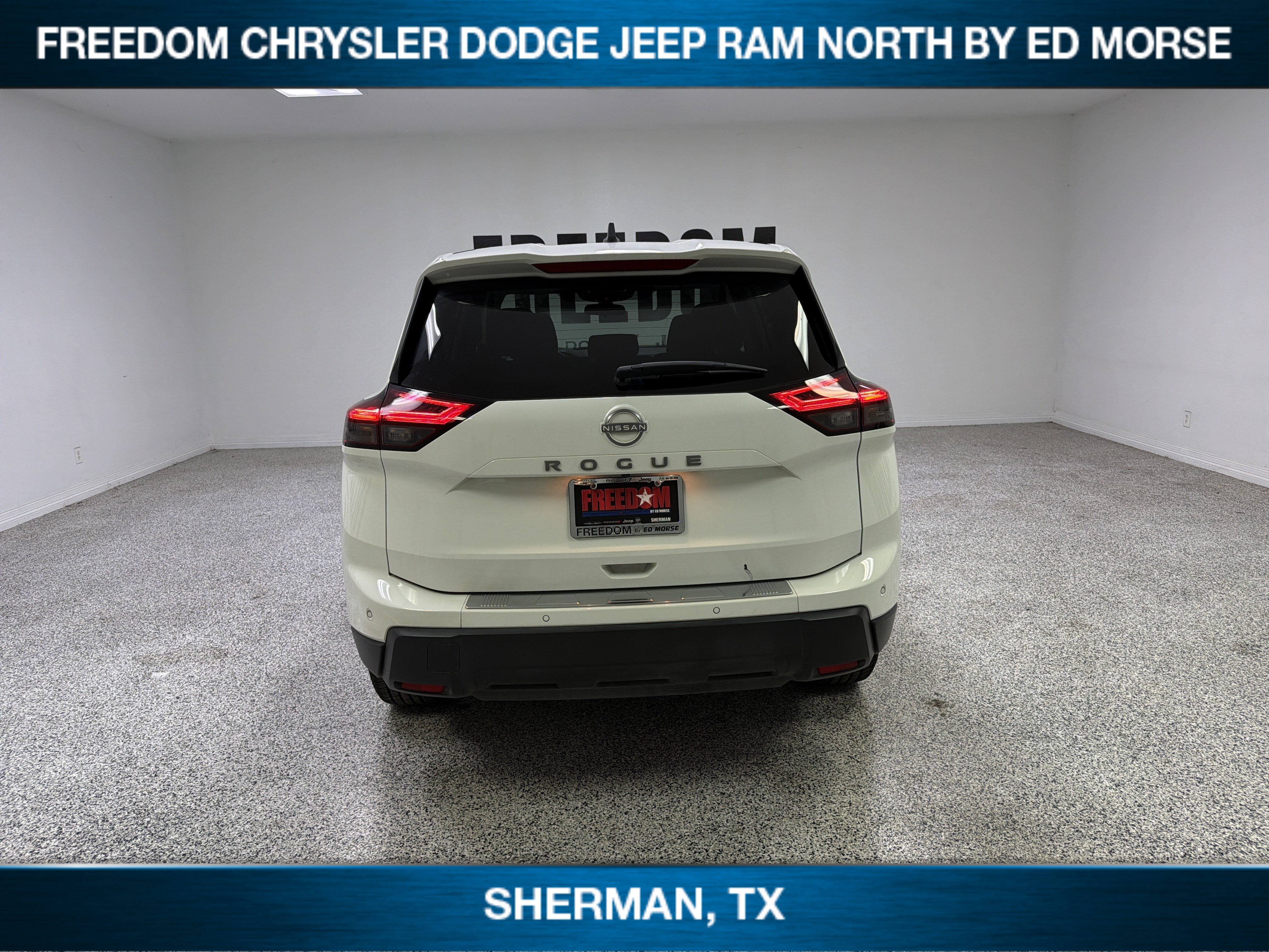 Used 2024 Nissan Rogue S FWD image 5