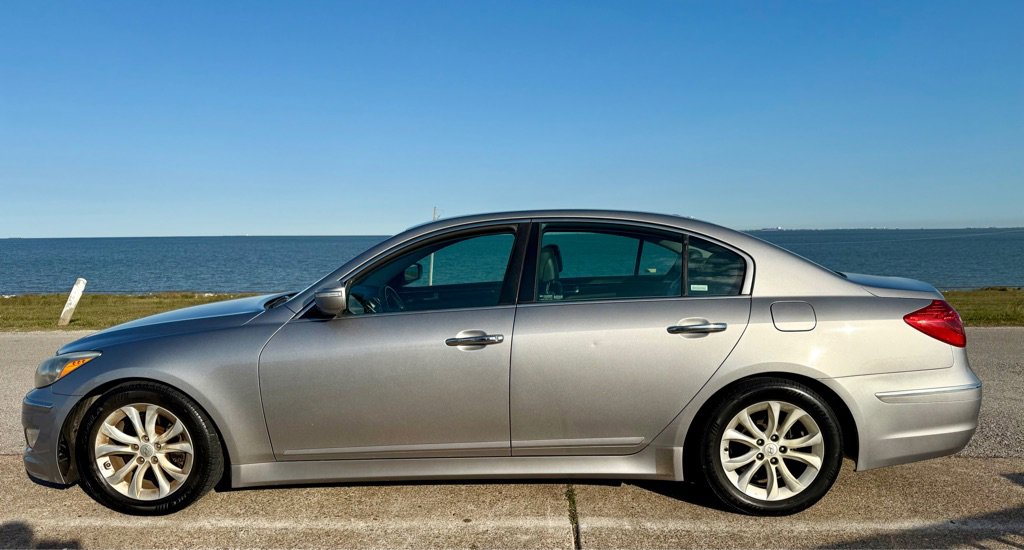 Used 2012 Hyundai Genesis 3.8 image 8