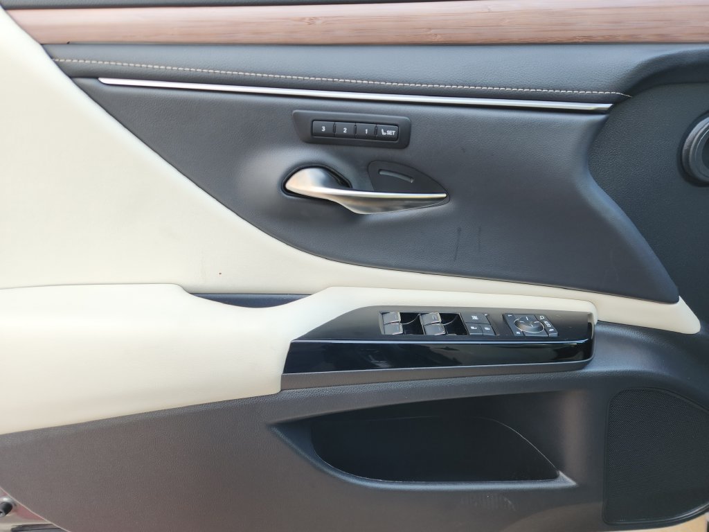 Certified 2024 Lexus ES 350 w/ Technology Package FWD image 22