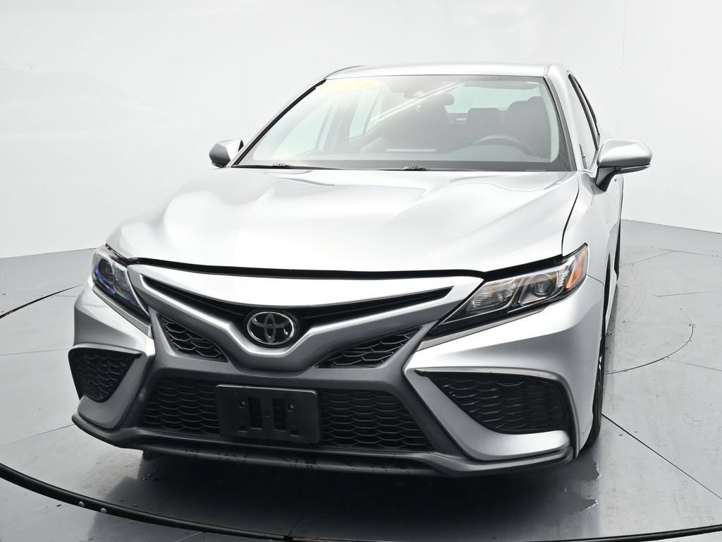 Used 2024 Toyota Camry SE FWD image 3