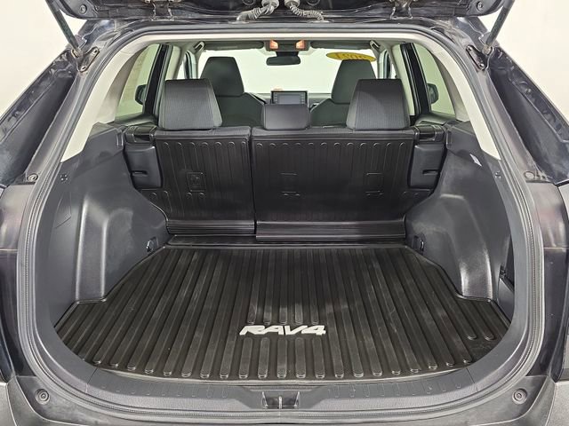 Used 2021 Toyota RAV4 LE AWD/4WD image 38