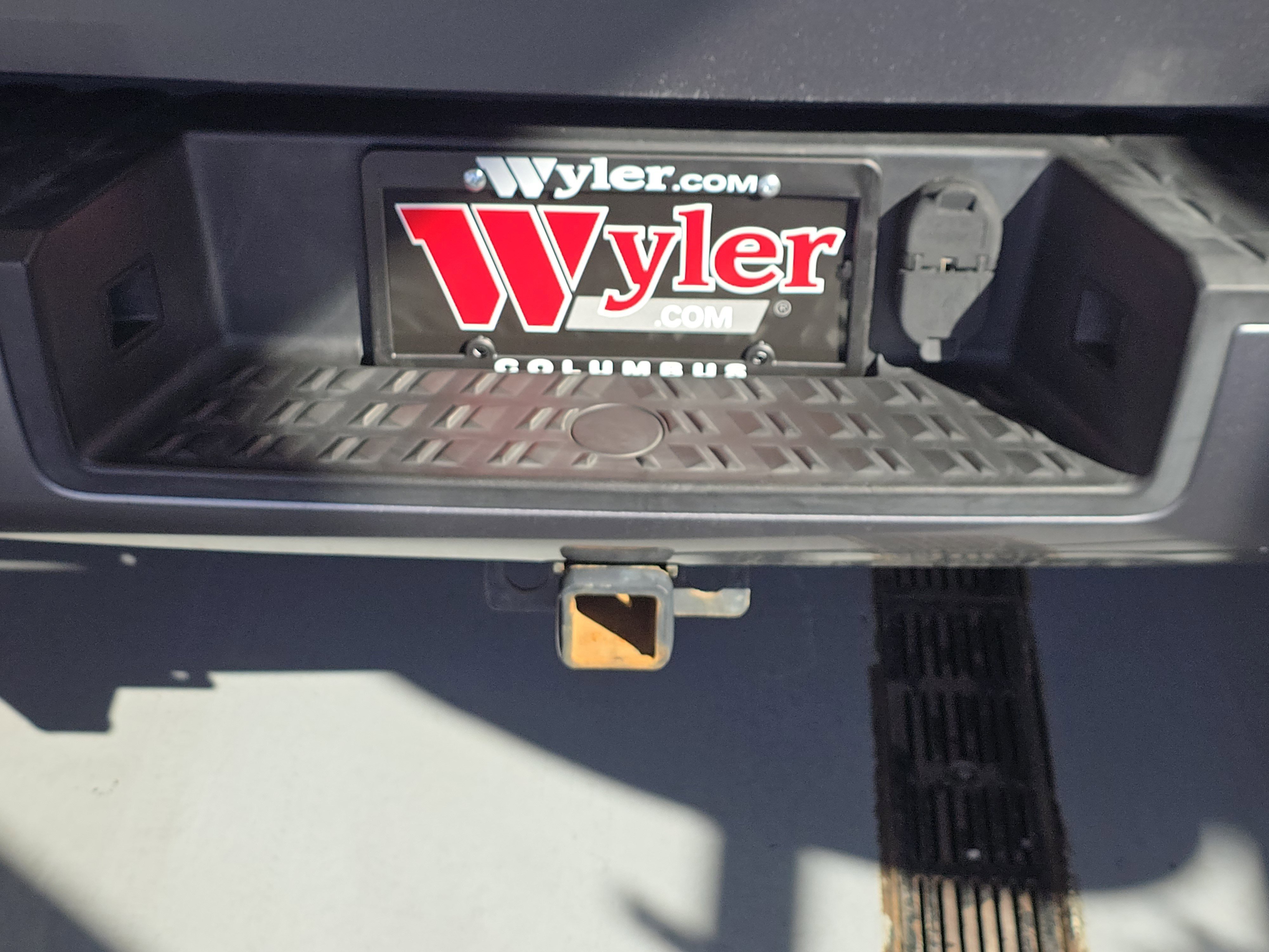 Used 2017 Nissan Titan SV image 29