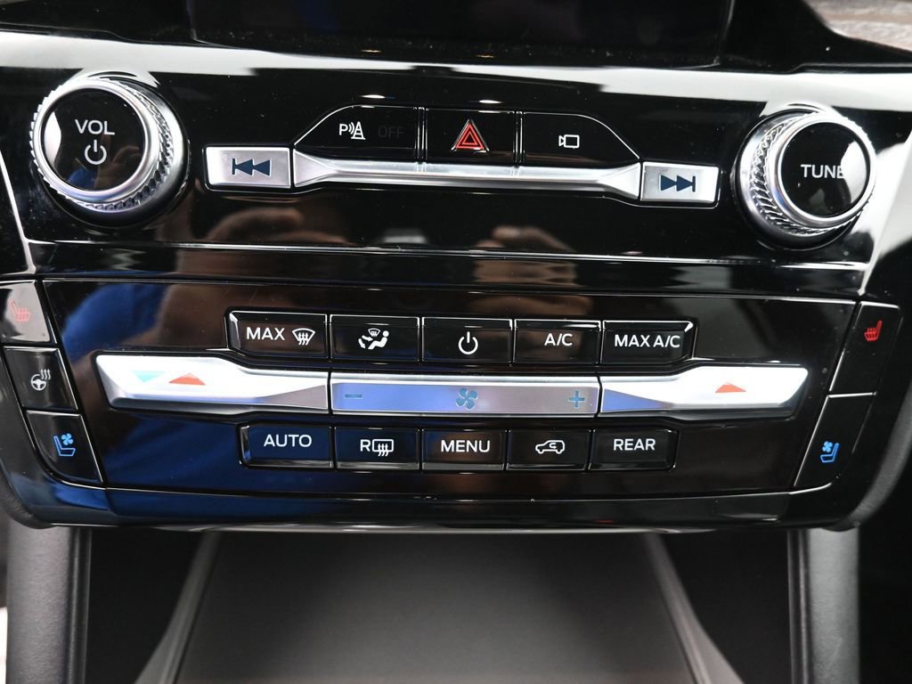 Used 2023 Ford Explorer Platinum w/ Technology Package image 13