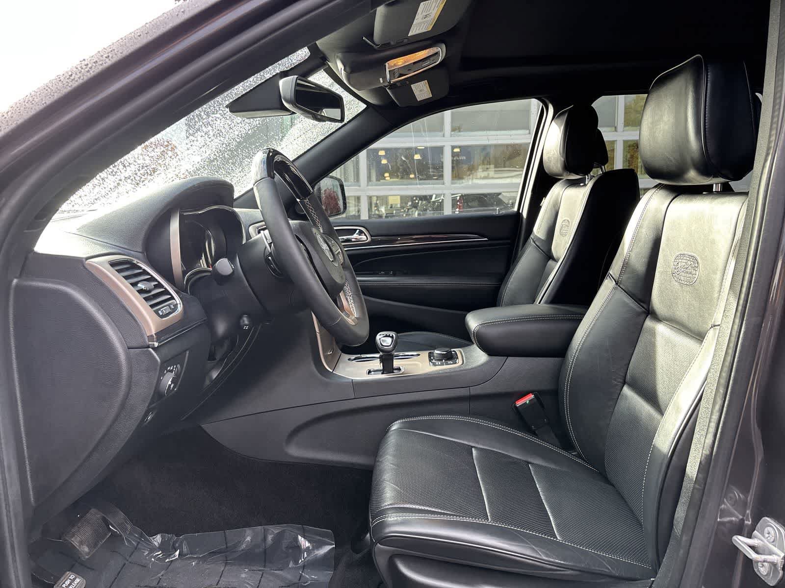 Used 2015 Jeep Grand Cherokee Overland w/ Advanced Technology Group AWD/4WD image 11