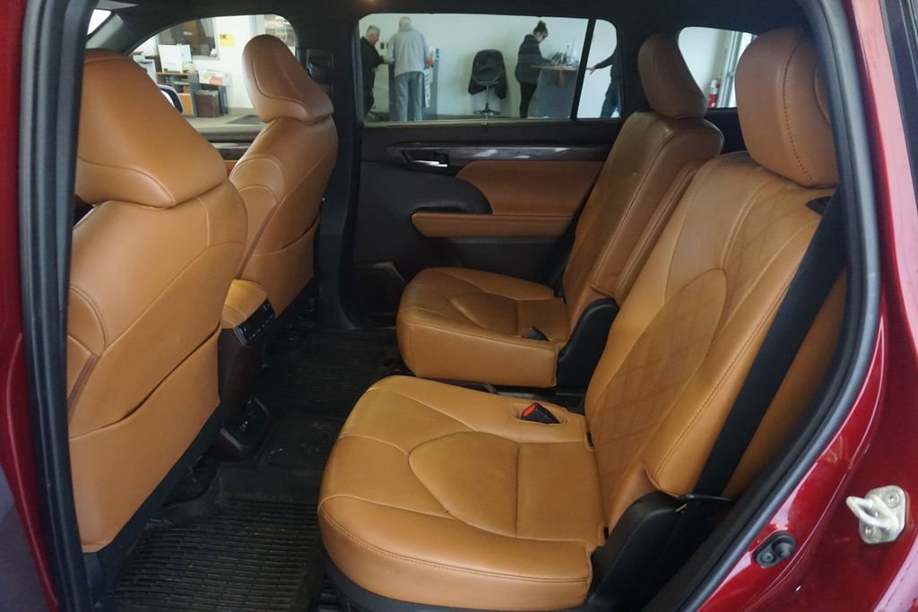 Used 2020 Toyota Highlander Platinum image 22
