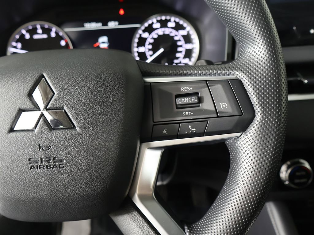 New 2026 Mitsubishi Outlander ES FWD image 38