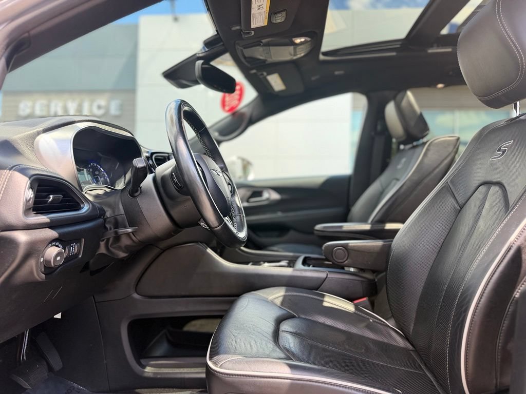 Used 2021 Chrysler Pacifica Limited w/ Uconnect Theater Family Group AWD/4WD image 16