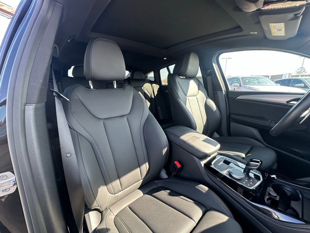 Certified 2025 BMW X4 xDrive30i image 32