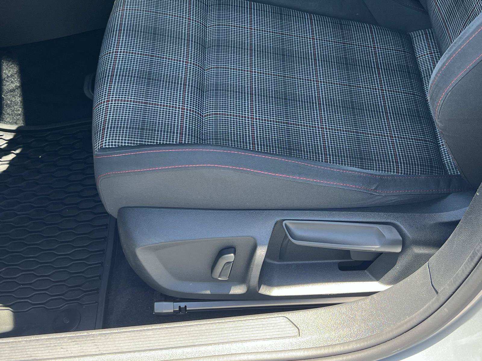 Certified 2022 Volkswagen GTI S FWD image 17