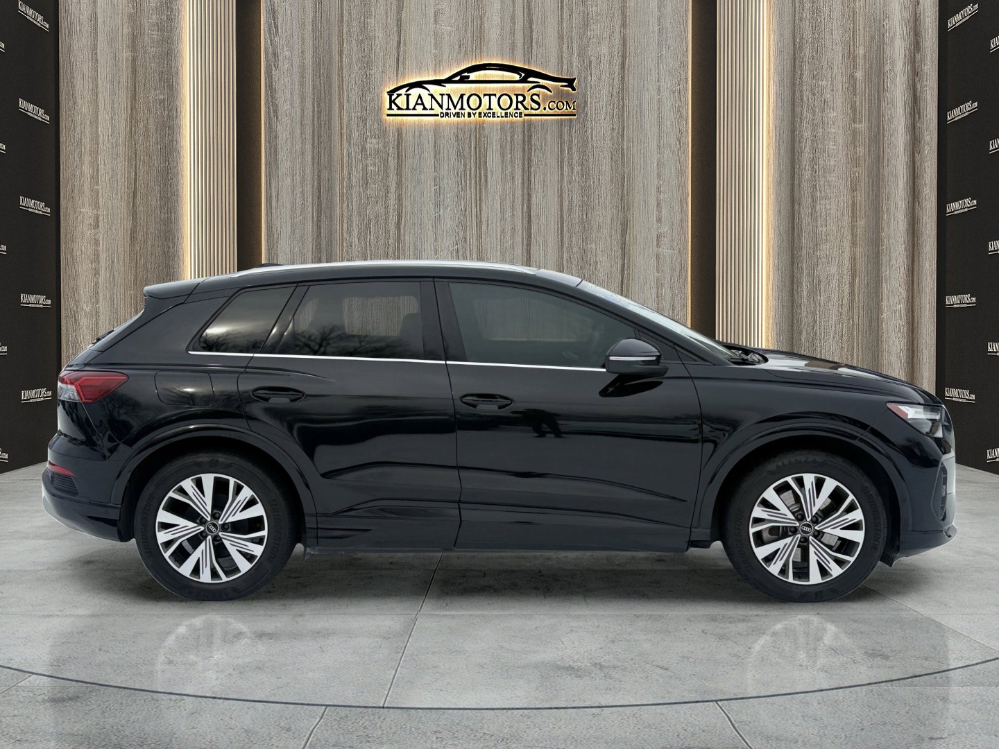 Used 2023 Audi Q4 e-tron Premium Plus w/ Premium Plus image 8