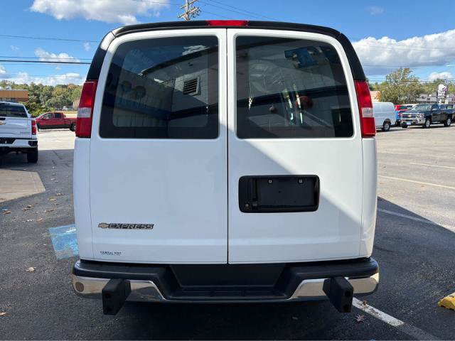 Used 2025 Chevrolet Express 2500 w/ Driver Convenience Package RWD image 6