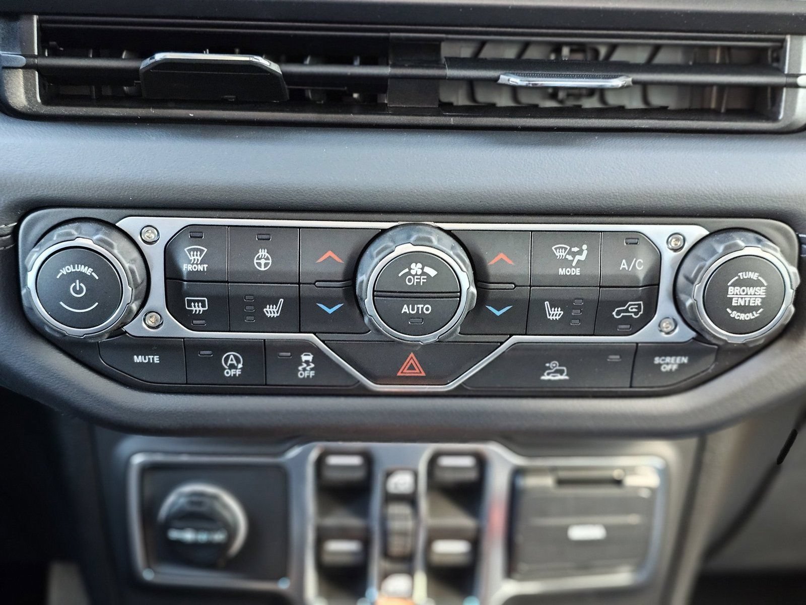 New 2026 Jeep Gladiator Sahara AWD/4WD image 12