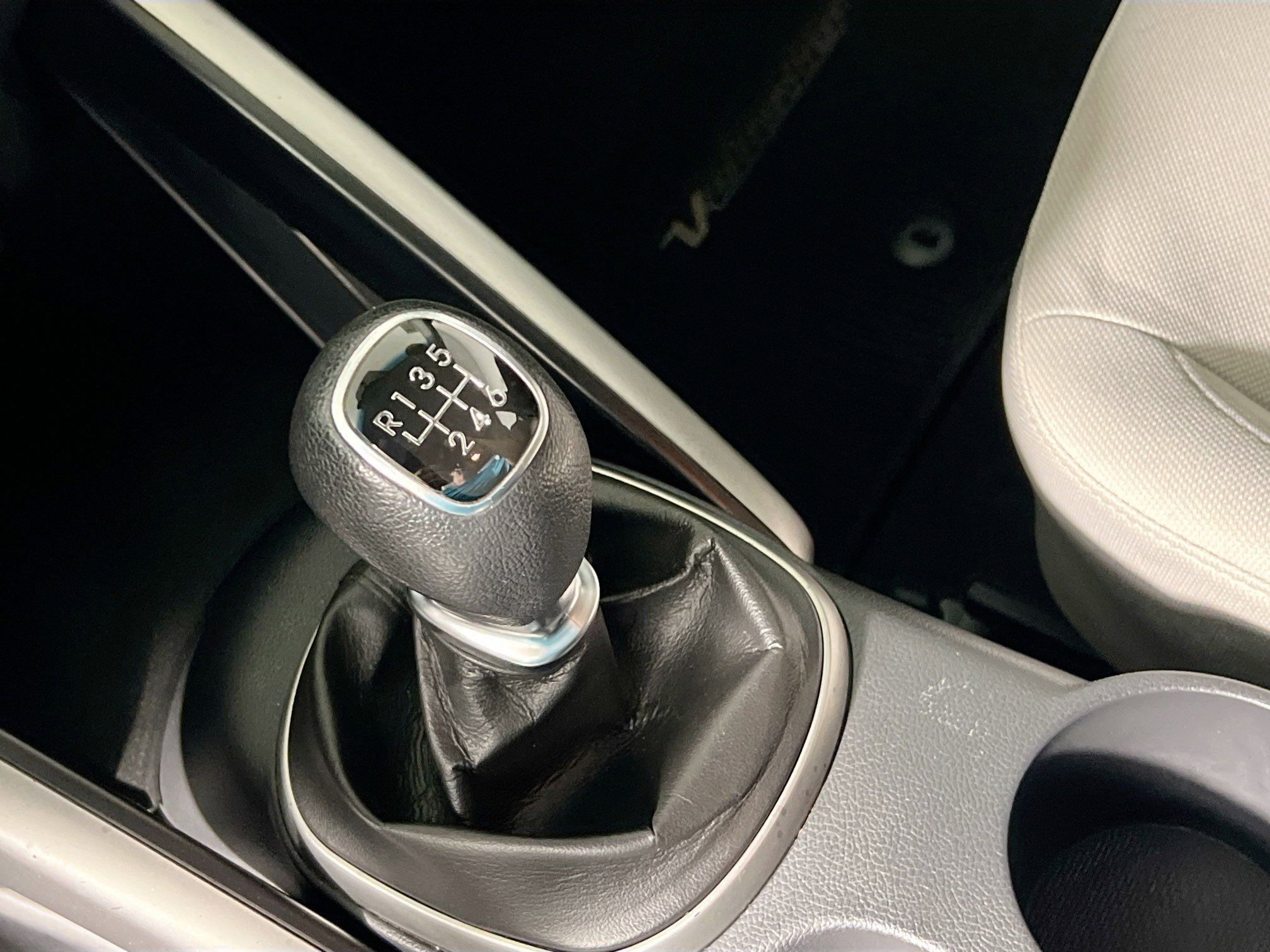 Used 2014 Hyundai Veloster image 24