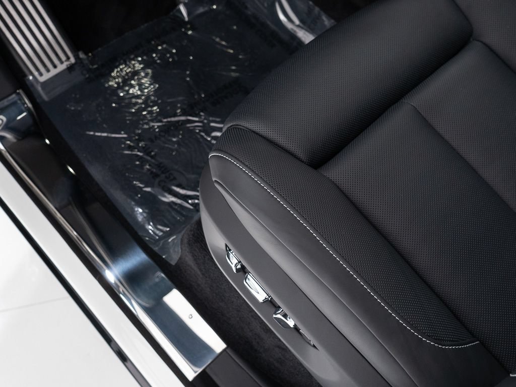 Used 2026 Rolls-Royce Cullinan AWD/4WD image 13