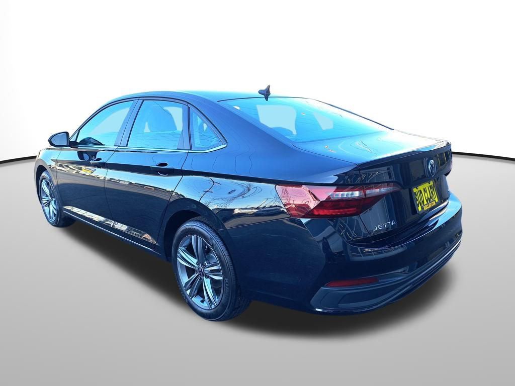 Used 2024 Volkswagen Jetta SE image 3