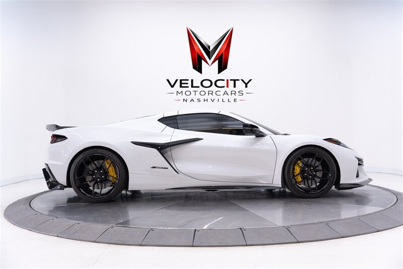 Used 2025 Chevrolet Corvette Z06 w/ Stealth Interior Trim Package RWD image 5