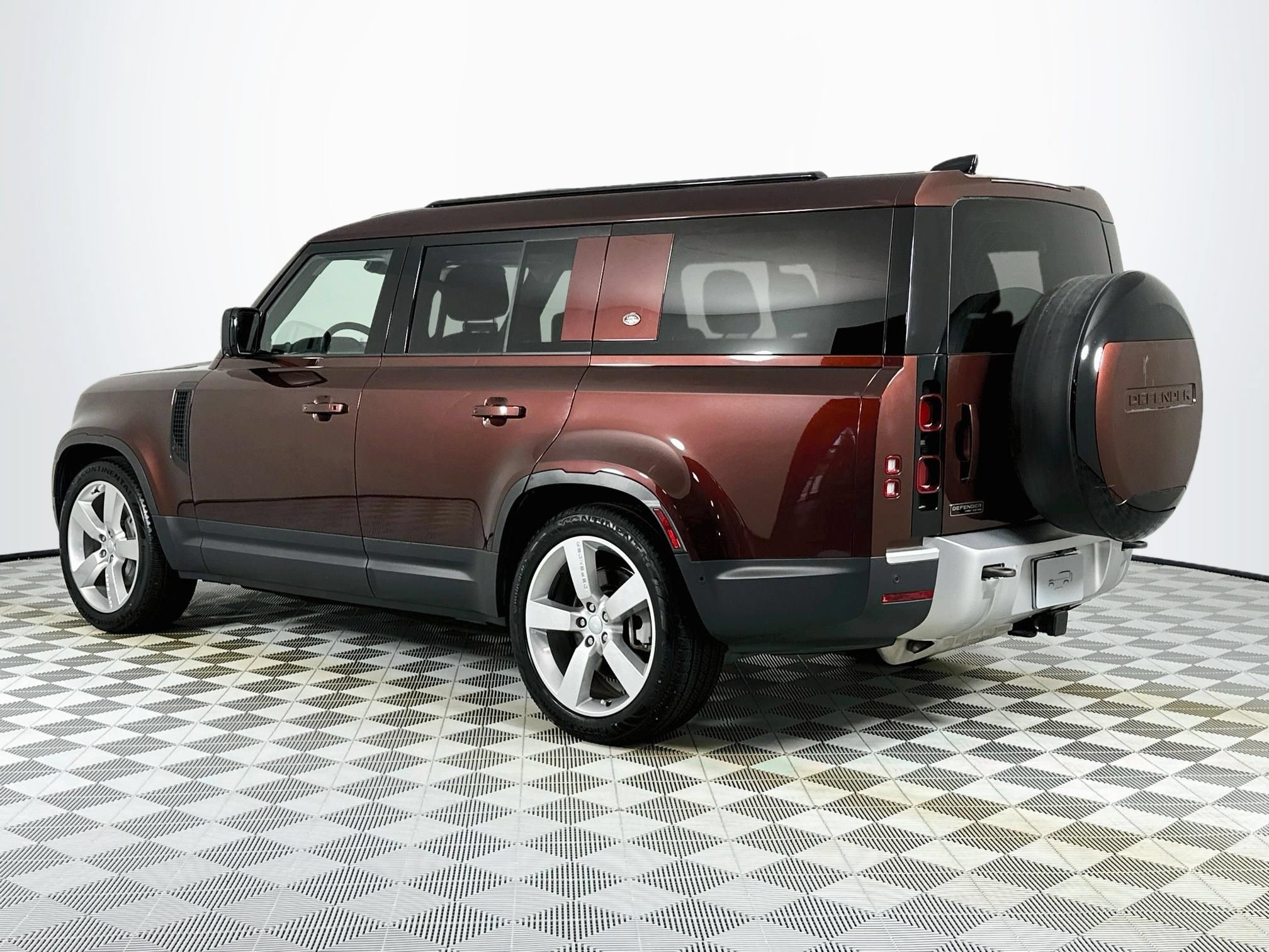 Certified 2023 Land Rover Defender 130 First Edition AWD/4WD image 7