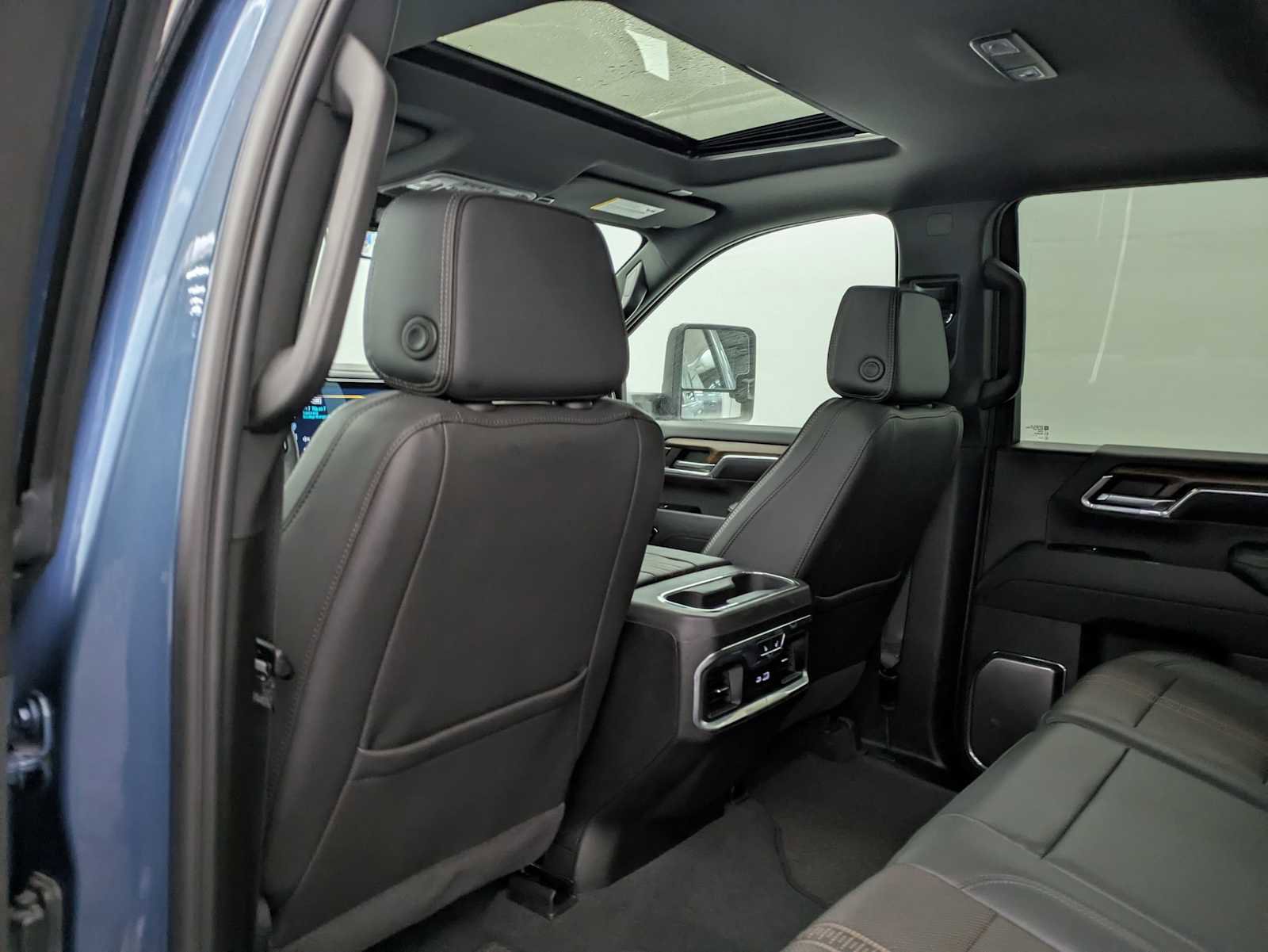 Used 2024 Chevrolet Silverado 3500 High Country w/ High Country Premium Package image 22