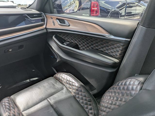 Used 2023 Jeep Grand Cherokee L Summit w/ Advanced Protech Group IV AWD/4WD image 18