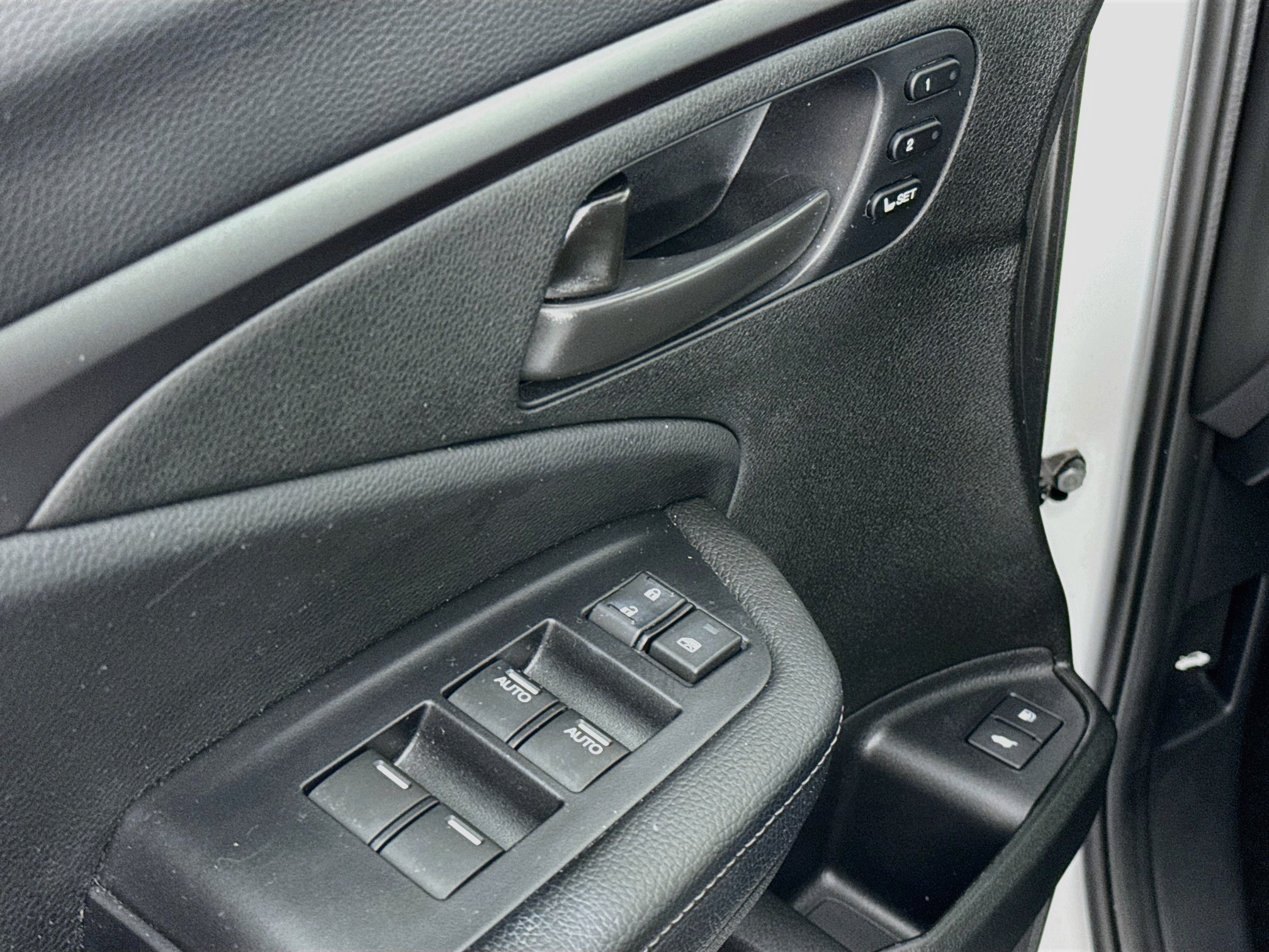 Certified 2025 Honda Passport EX-L image 17