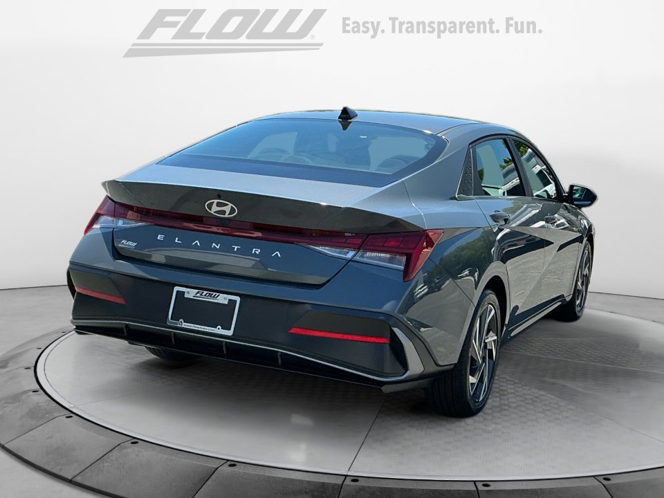 Used 2024 Hyundai Elantra SEL w/ Convenience Package FWD image 9