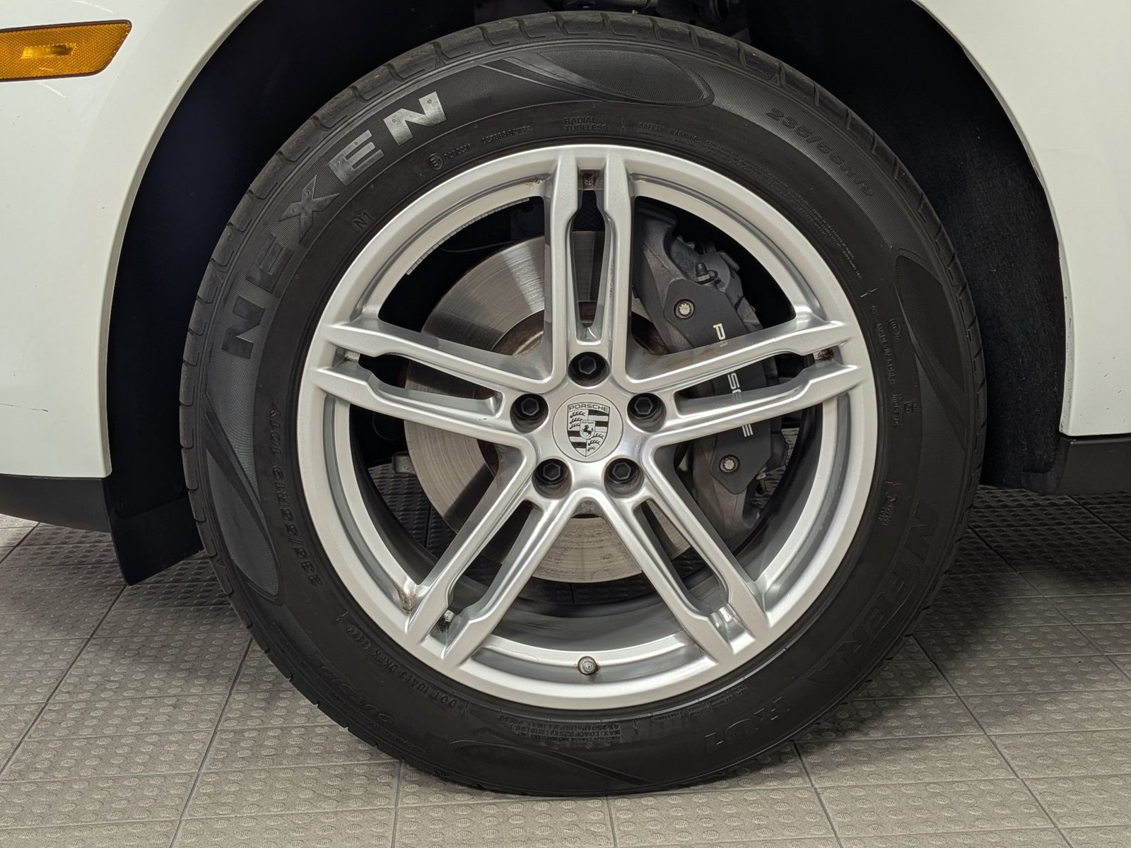 Used 2025 Porsche Macan Turbo AWD/4WD image 28
