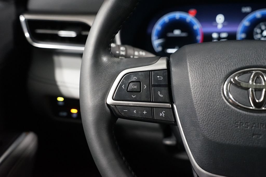 Used 2023 Toyota Highlander Limited image 14