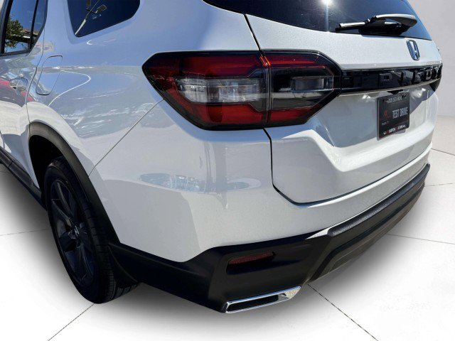 Used 2023 Honda Pilot Sport image 14