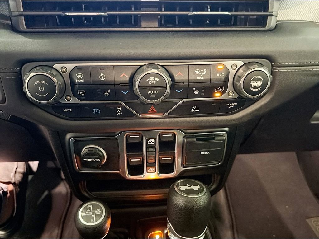 Used 2025 Jeep Wrangler Unlimited Sahara image 17