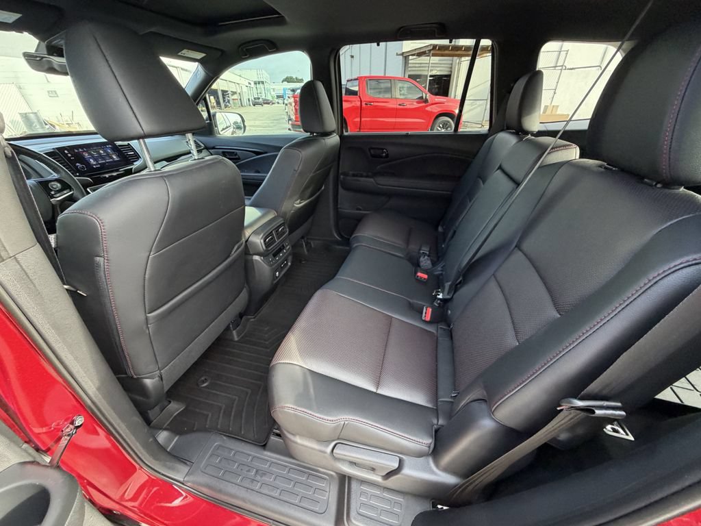 Used 2024 Honda Passport Black Edition image 12