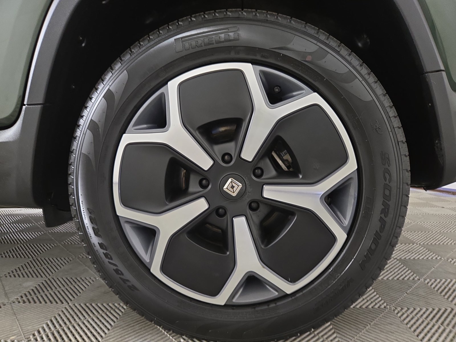 Used 2024 Rivian R1T Adventure Dual AWD/4WD image 10