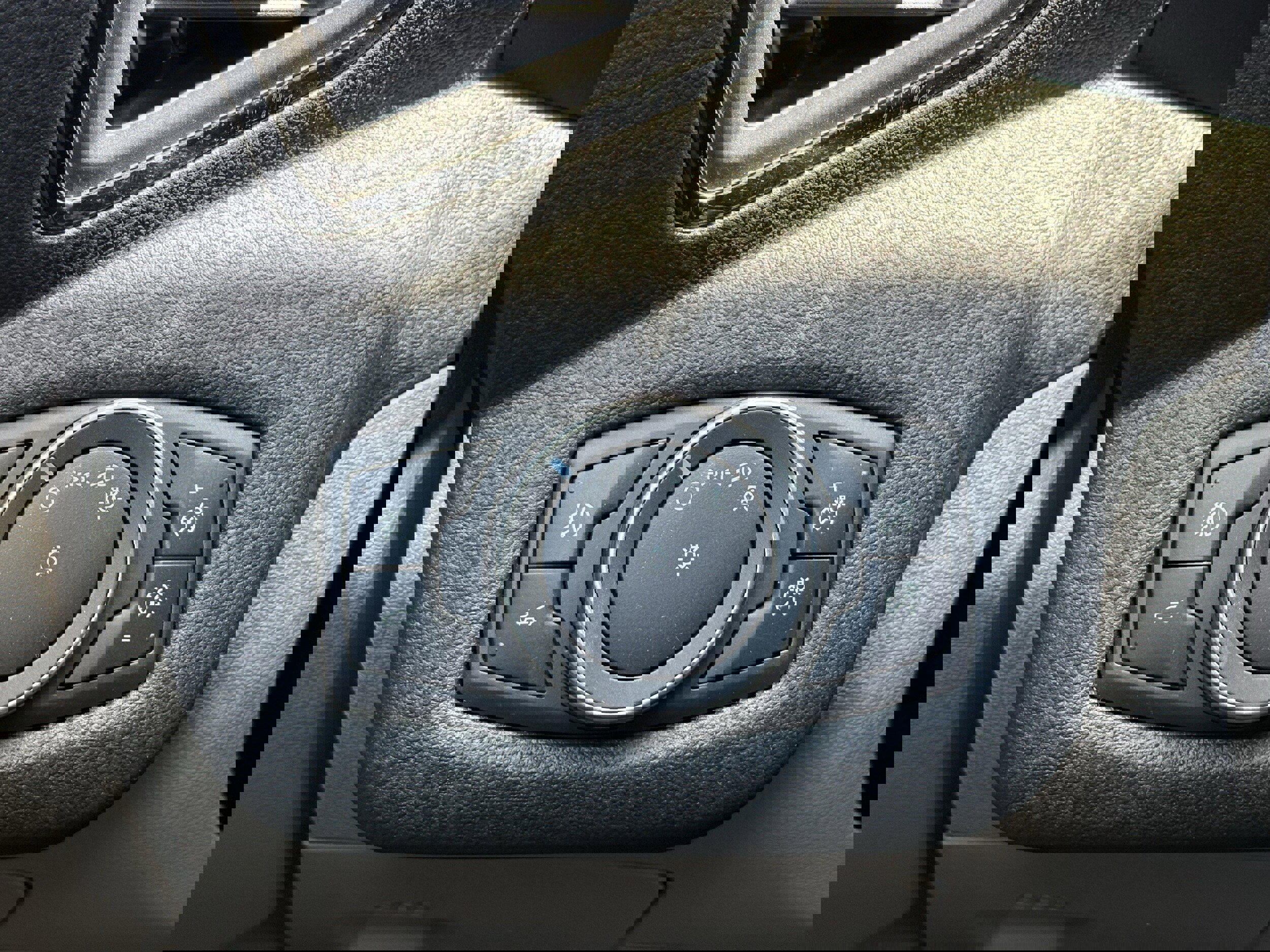 Used 2019 Ford Escape Titanium image 22