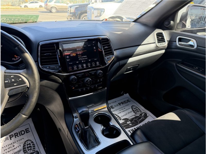 Used 2020 Jeep Grand Cherokee Altitude AWD/4WD image 39
