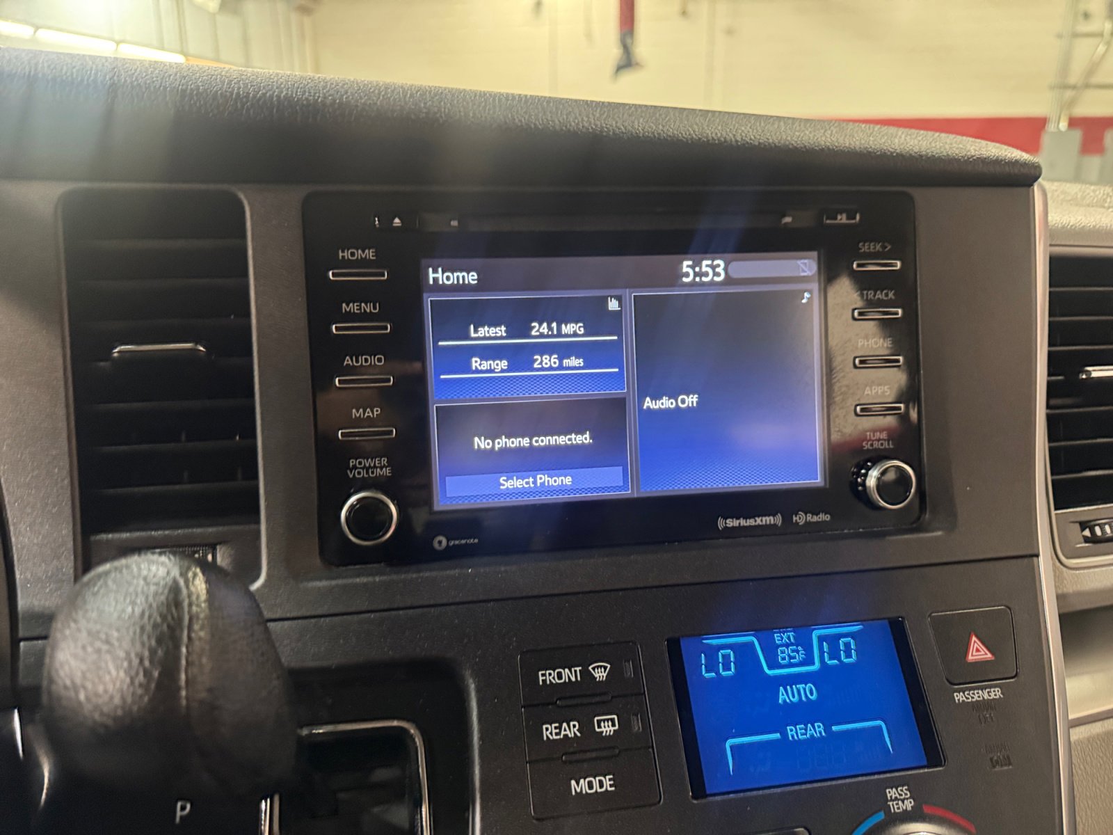 Certified 2019 Toyota Sienna LE w/ LE Preferred Package FWD image 28