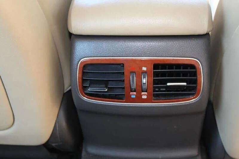 Used 2013 Hyundai Genesis 3.8 w/ Premium Pkg image 16