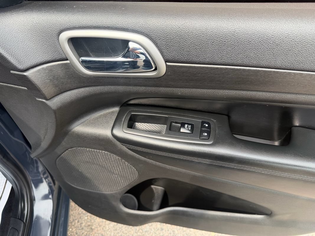 Used 2018 Jeep Grand Cherokee Altitude RWD image 26