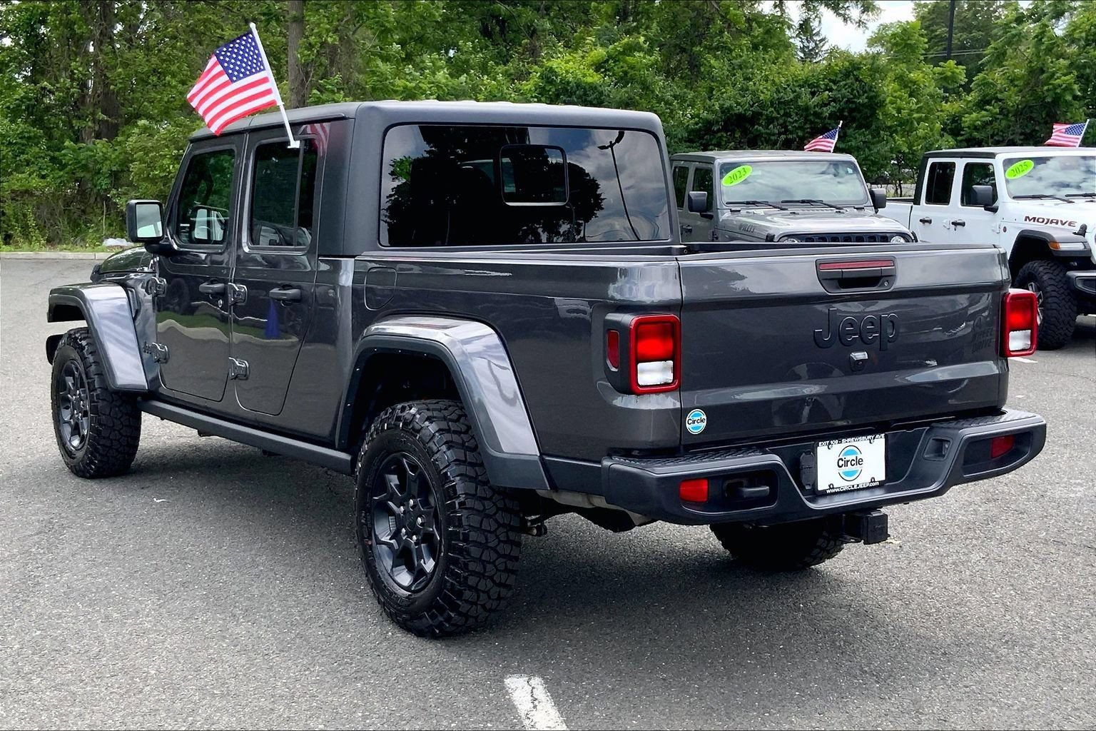 Certified 2023 Jeep Gladiator Sport AWD/4WD image 9