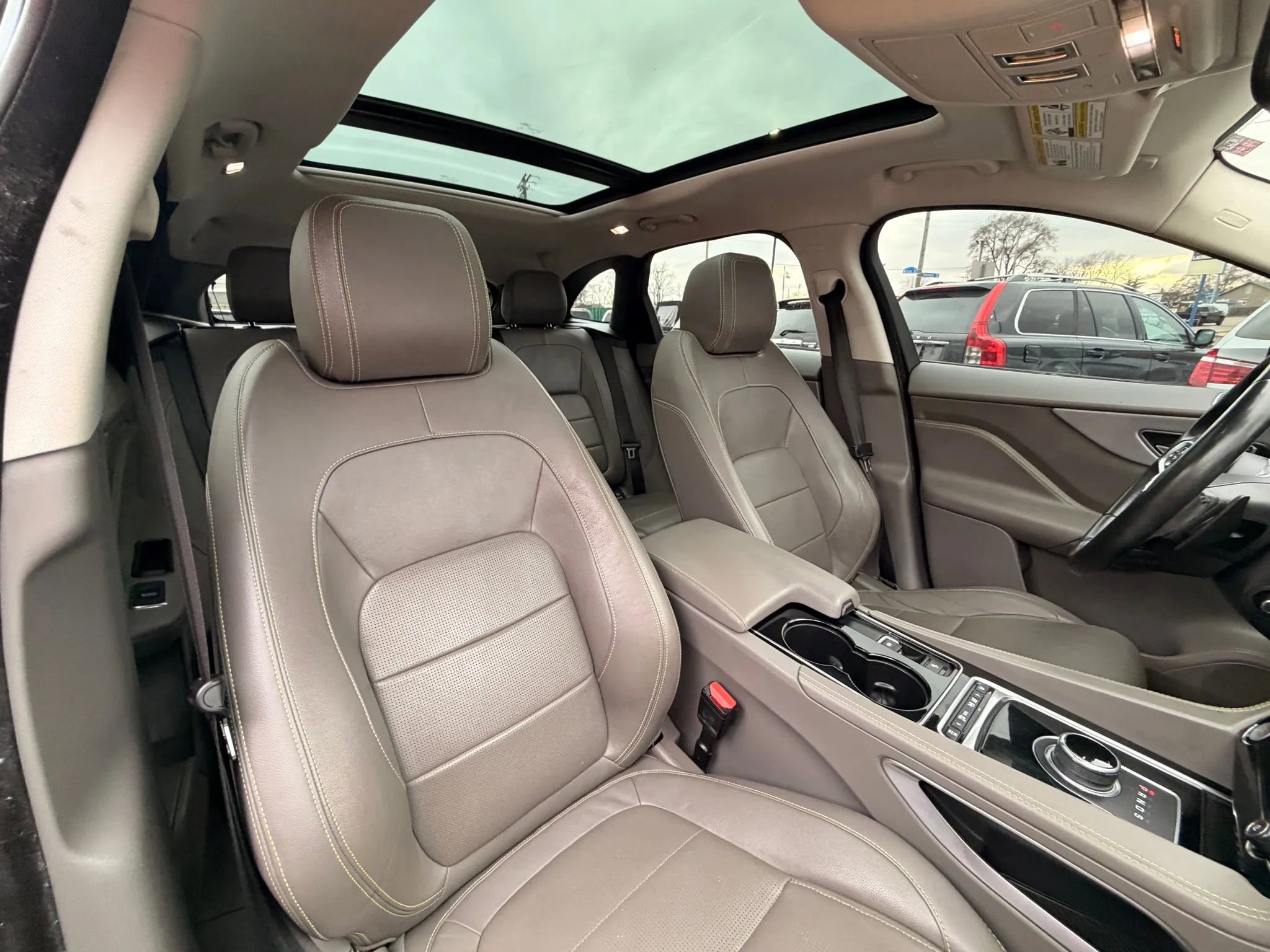 Used 2017 Jaguar F-PACE R-Sport image 21