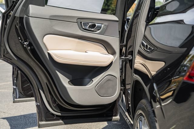 New 2027 Volvo XC60 B5 Plus AWD/4WD image 37