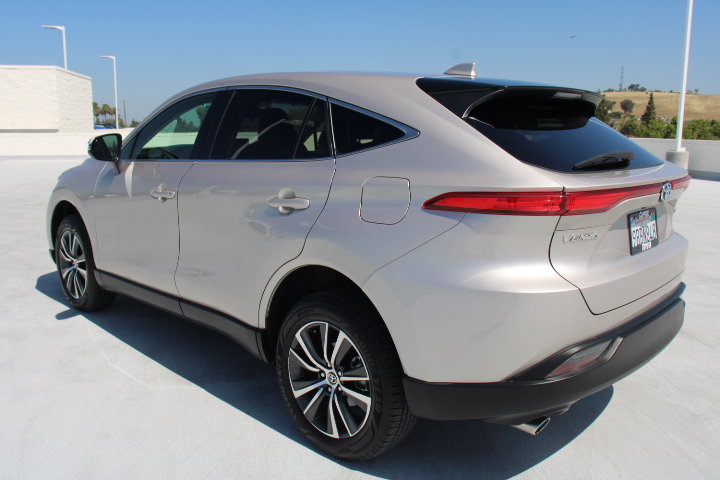 Certified 2022 Toyota Venza LE AWD/4WD image 5