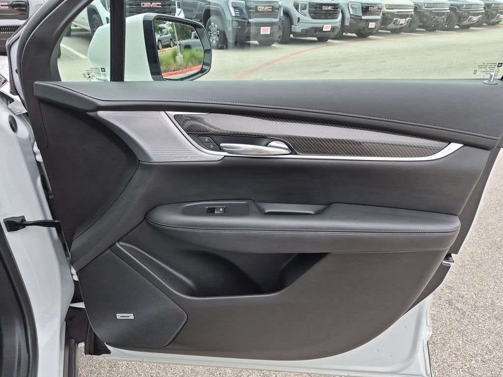 Used 2023 Cadillac XT6 Sport w/ Technology Package AWD/4WD image 40
