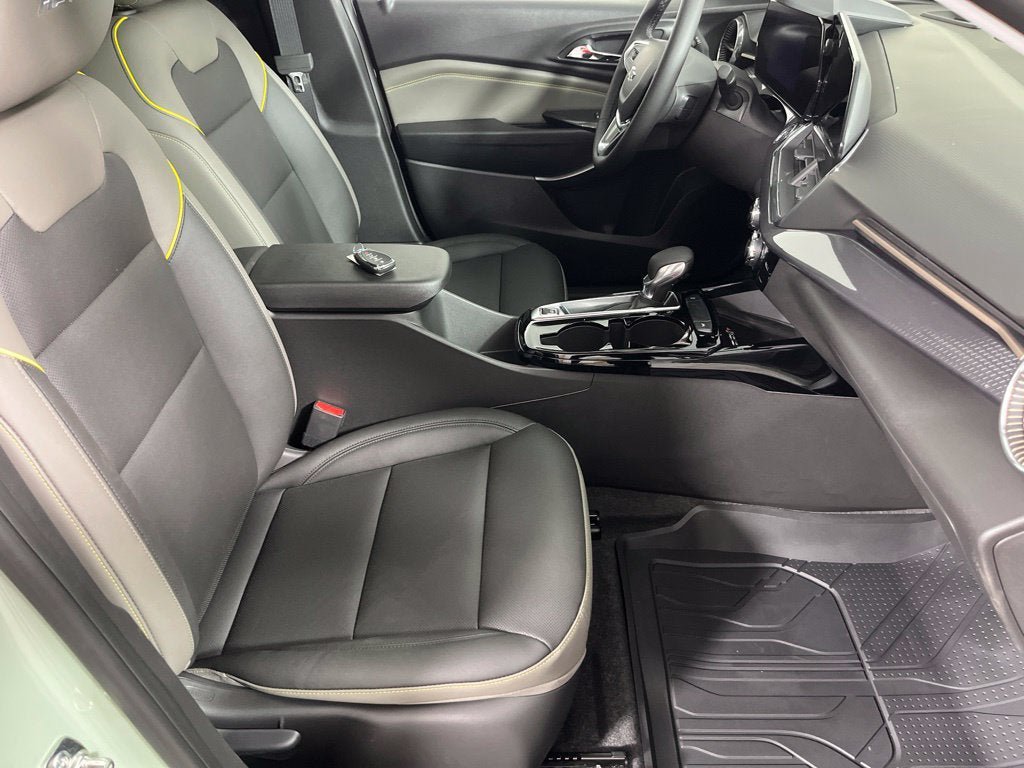 New 2026 Chevrolet Trax ACTIV w/ Sunroof Package FWD image 15