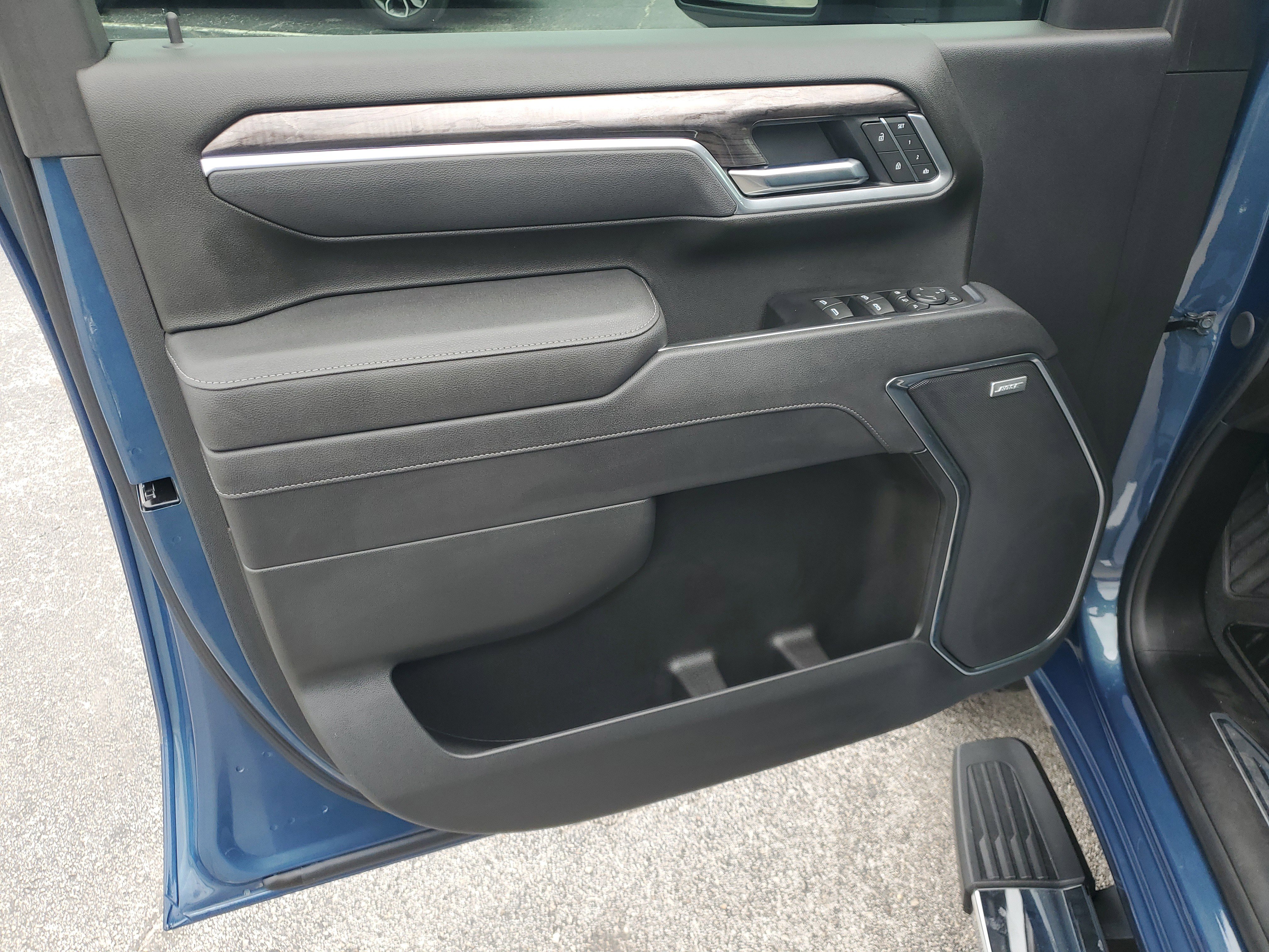 Used 2025 Chevrolet Silverado 2500 LTZ w/ LTZ Premium Package image 10