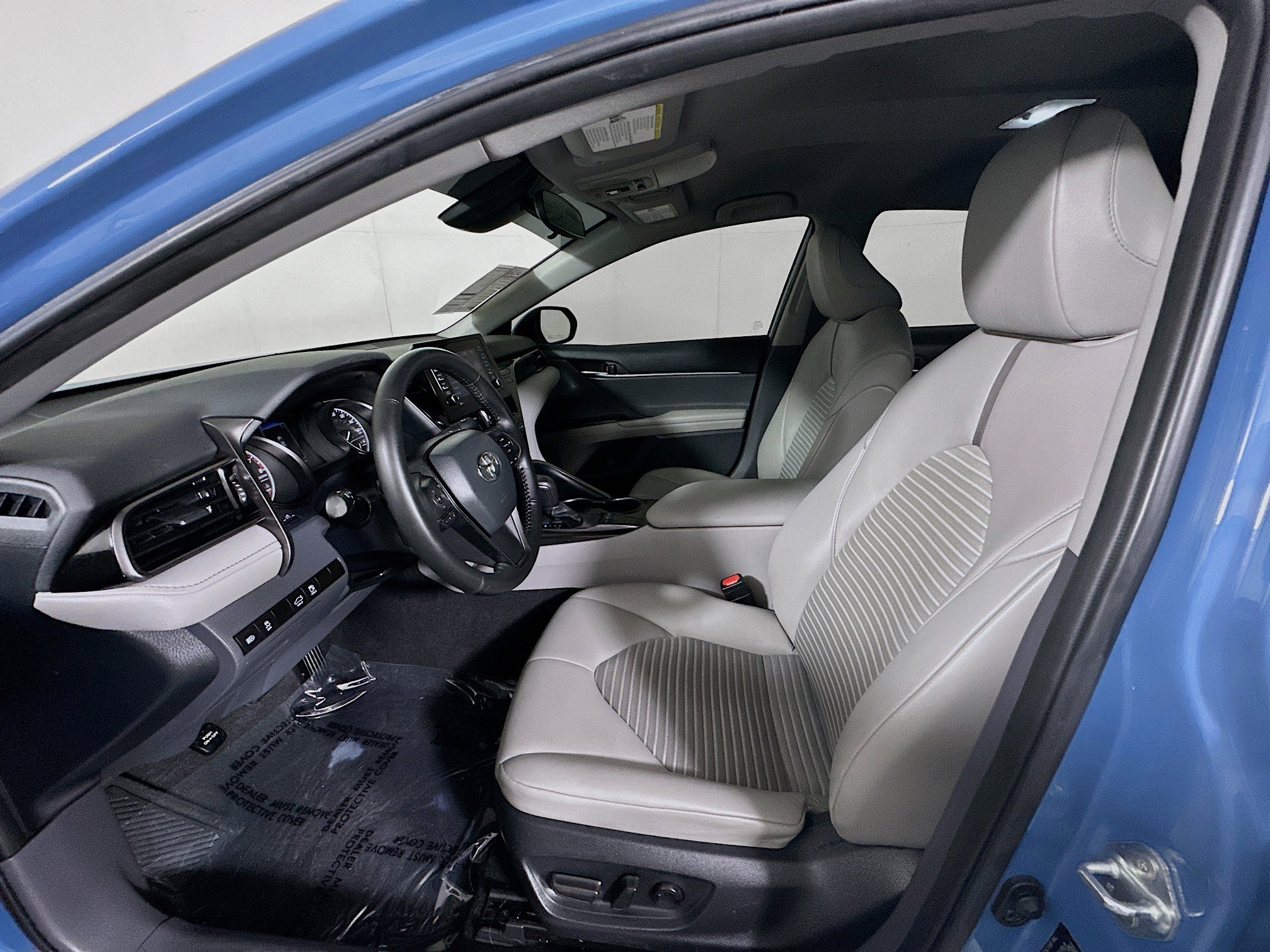 Used 2024 Toyota Camry SE image 12