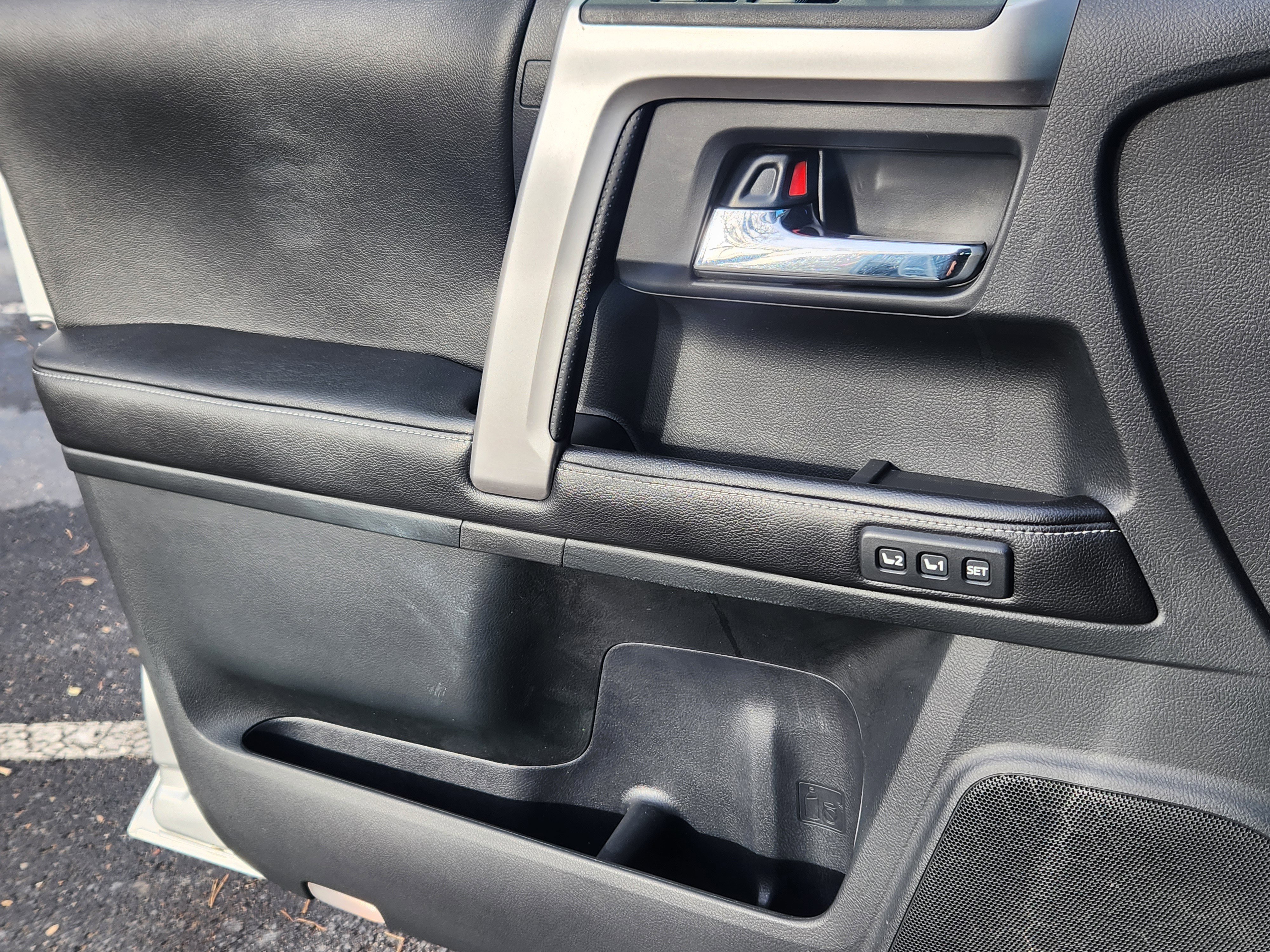 Used 2015 Toyota 4Runner Limited image 12