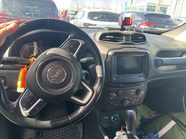 Used 2021 Jeep Renegade Latitude w/ Convenience Group image 4