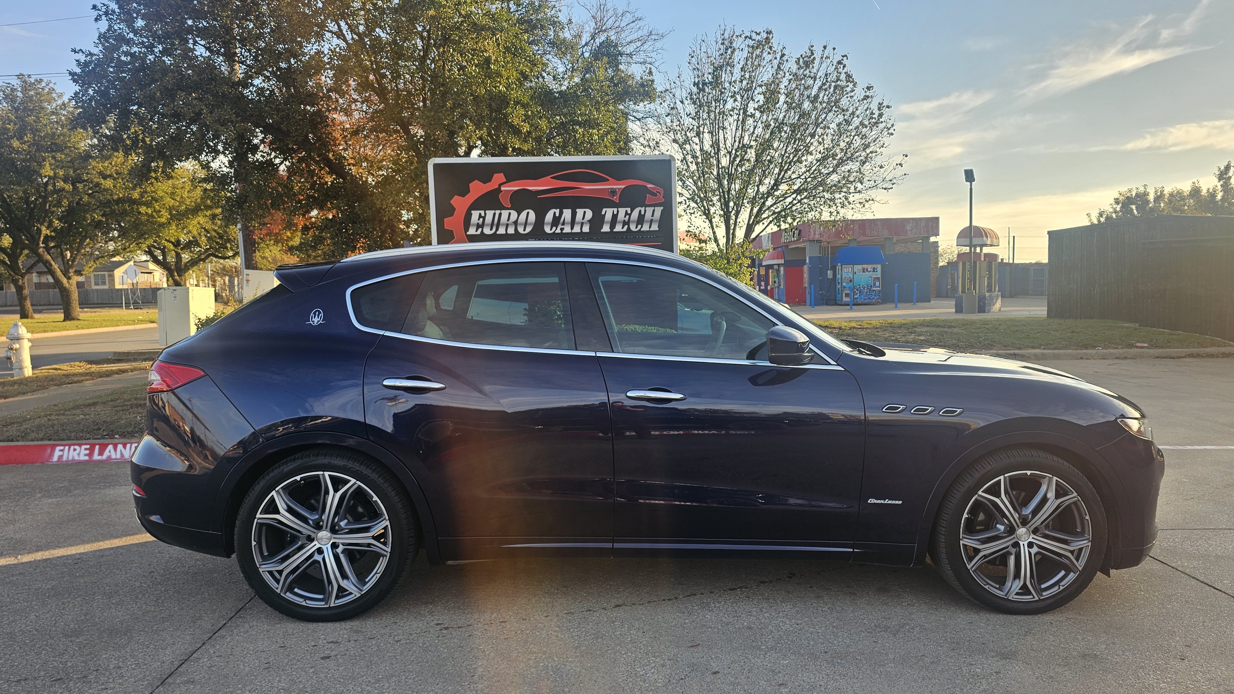 Used 2019 Maserati Levante GranLusso AWD/4WD image 7